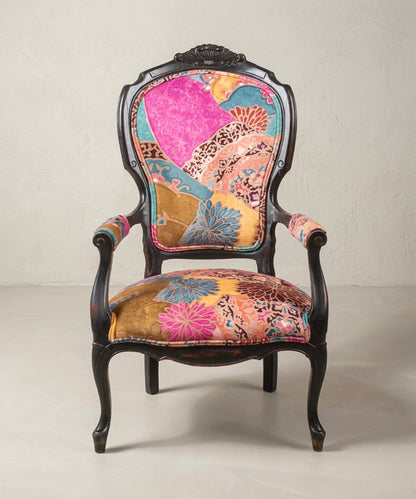 Sillón Isabelino Antiguo Tapizado en Terciopelo Estampado | Con Reposapiés a Juego