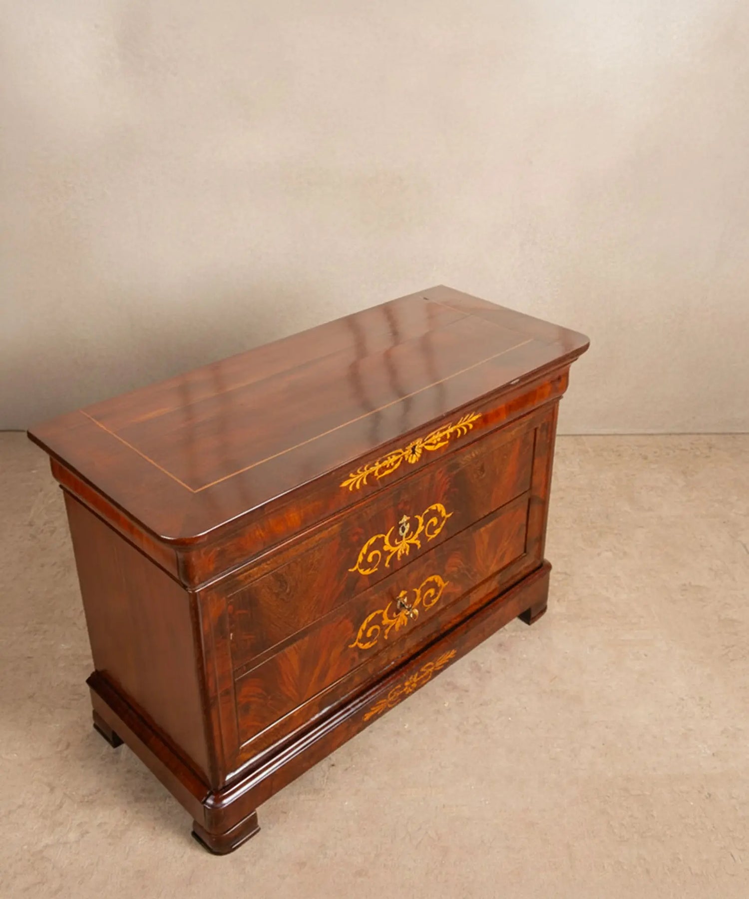 Cómoda Antigua en caoba de pluma con marquetería floral (Finales S. XIX)