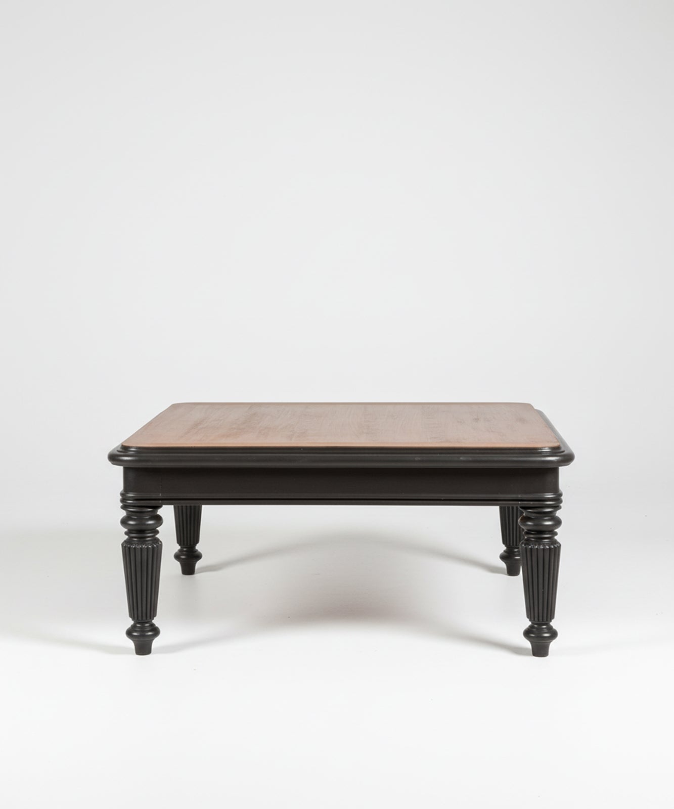 Mesa de centro clásica