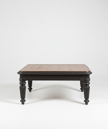 Mesa de centro clásica