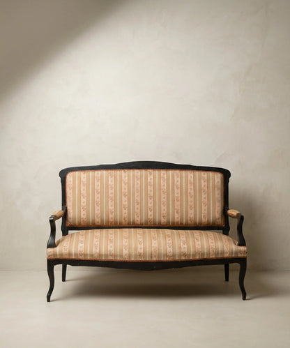 Sofá de dos plaza de estilo isabelino