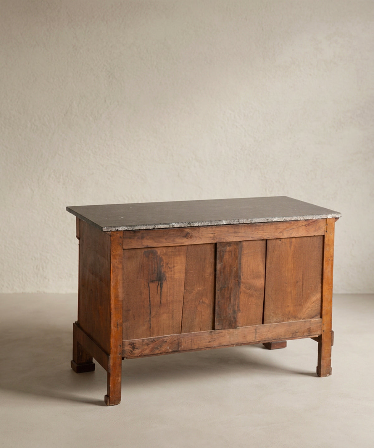 Cómoda Imperio vista trasera con tablas macizas de época — Antique Arte y Decoración