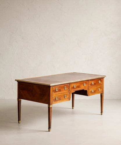 Gran escritorio de estilo Luis XVI con tablero de piel (160 cm)