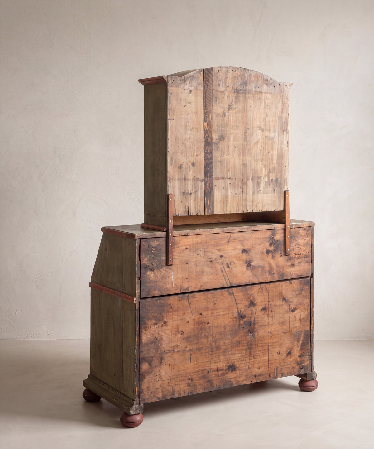 Trasera escritorio antiguo con tablas de pino oscurecidas por el tiempo — Antique Arte y Decoración