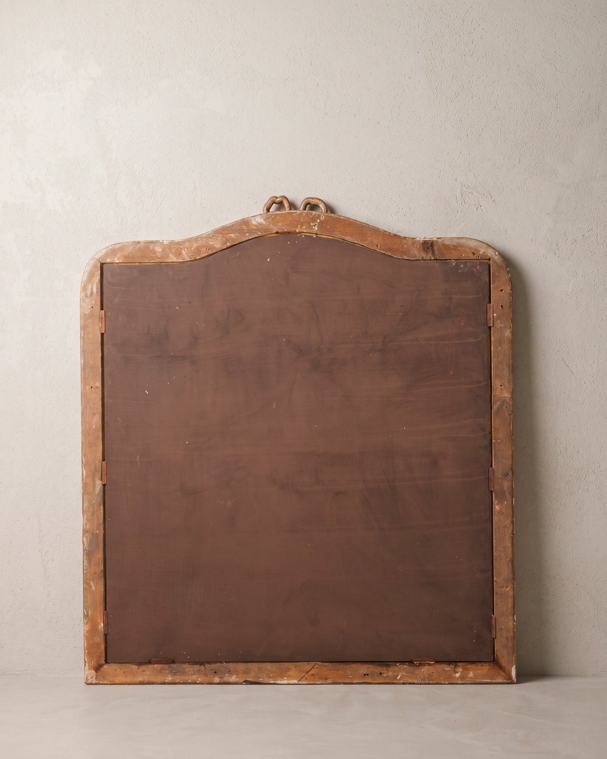 Espejo antiguo francés vista trasera, madera y restos de aparejo blanco — Antique Arte y Decoración