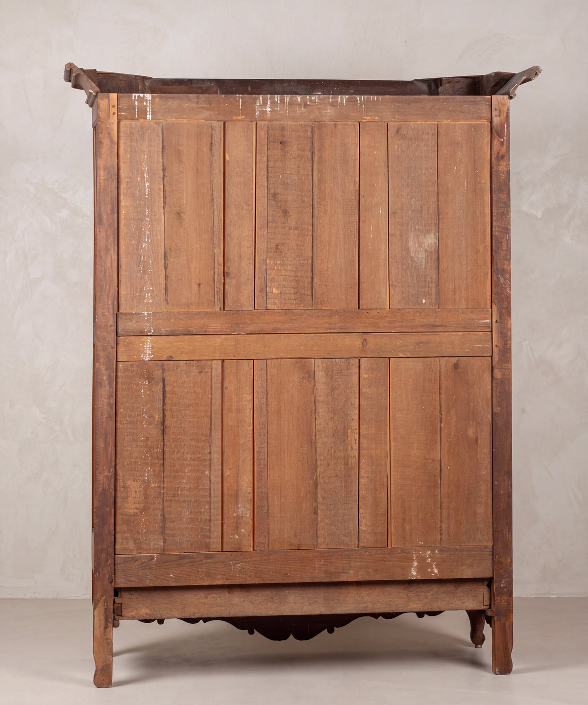 Armario antiguo francés vista trasera, tablas con marcas de sierra de época — Antique Arte y Decoración