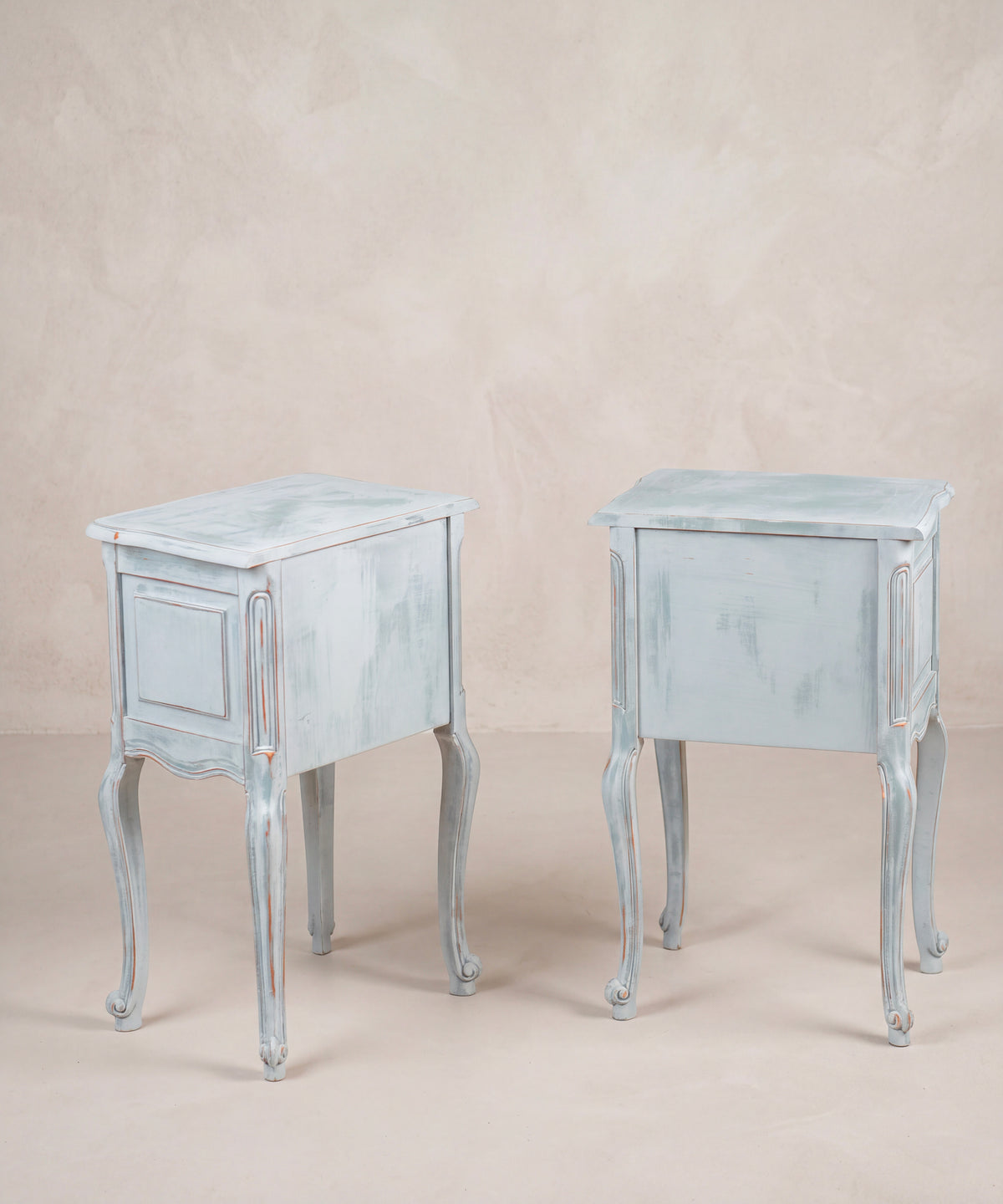 Pareja de mesitas de noche azules vista trasera con patas cabriolé — Antique Arte y Decoración
