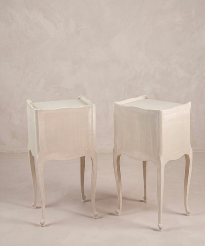 Pareja de Mesitas de Noche Vintage en Gris y Blanco | Estilo Luis XV, Francia