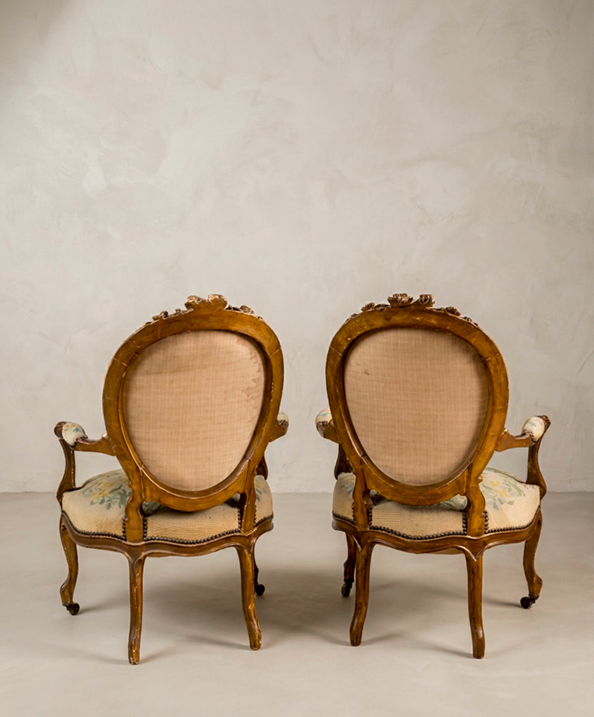Pareja de Sillones Antiguos Tallados con Petit Point Original | Napoleón III