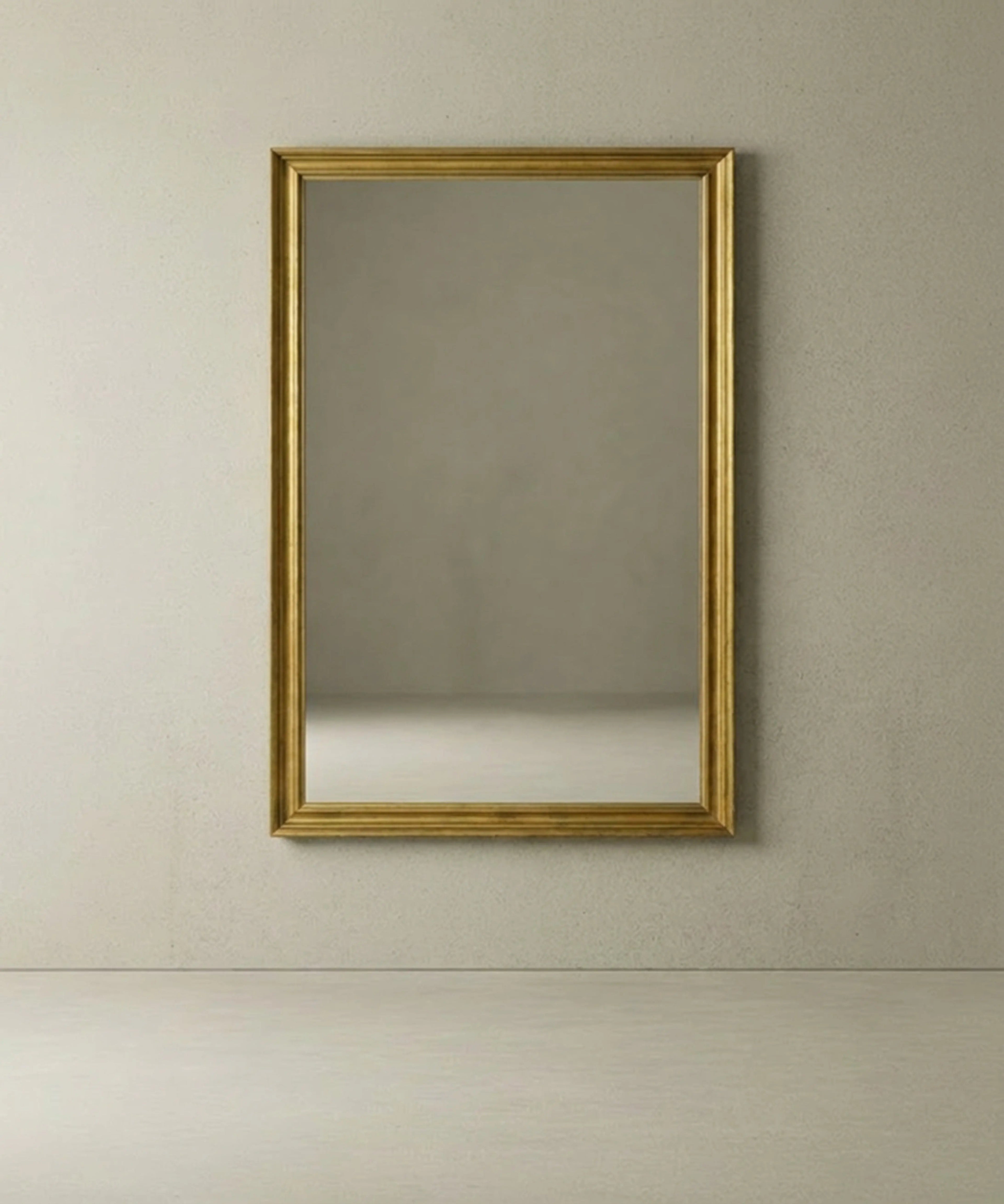 Espejo de pared en dorado envejecido con molduras lisas (135 x 100 cm)