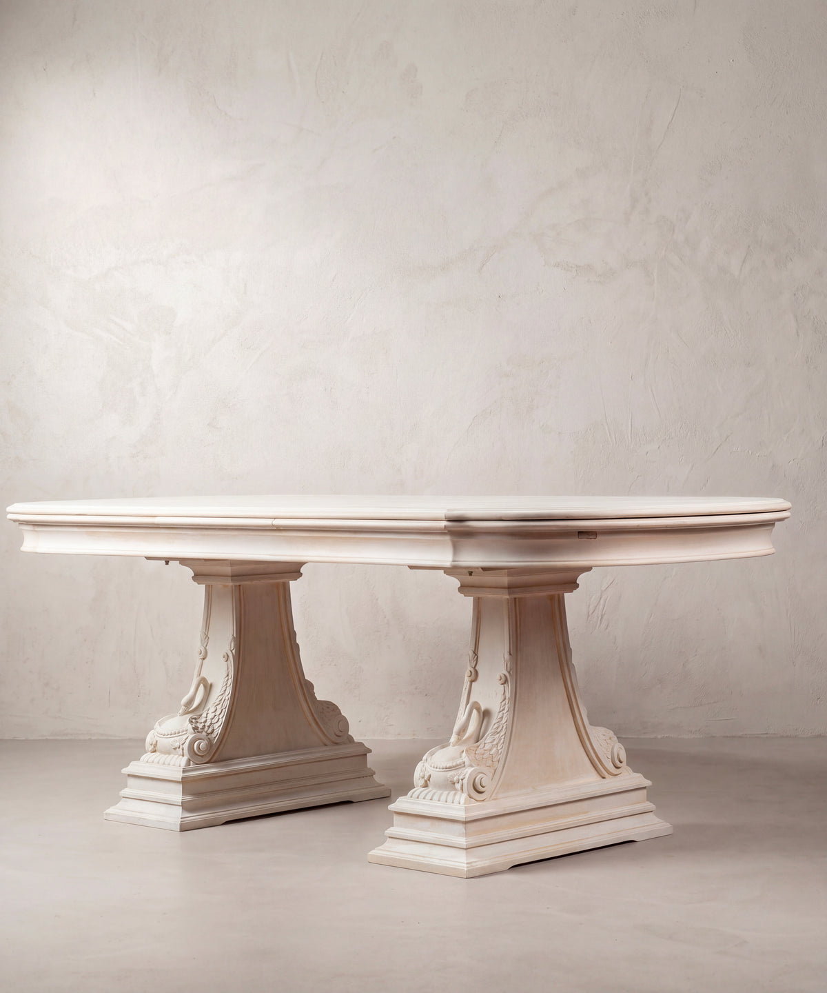 Mesa de Comedor Extensible con Cisnes Tallados | Estilo Imperio en Haya Maciza