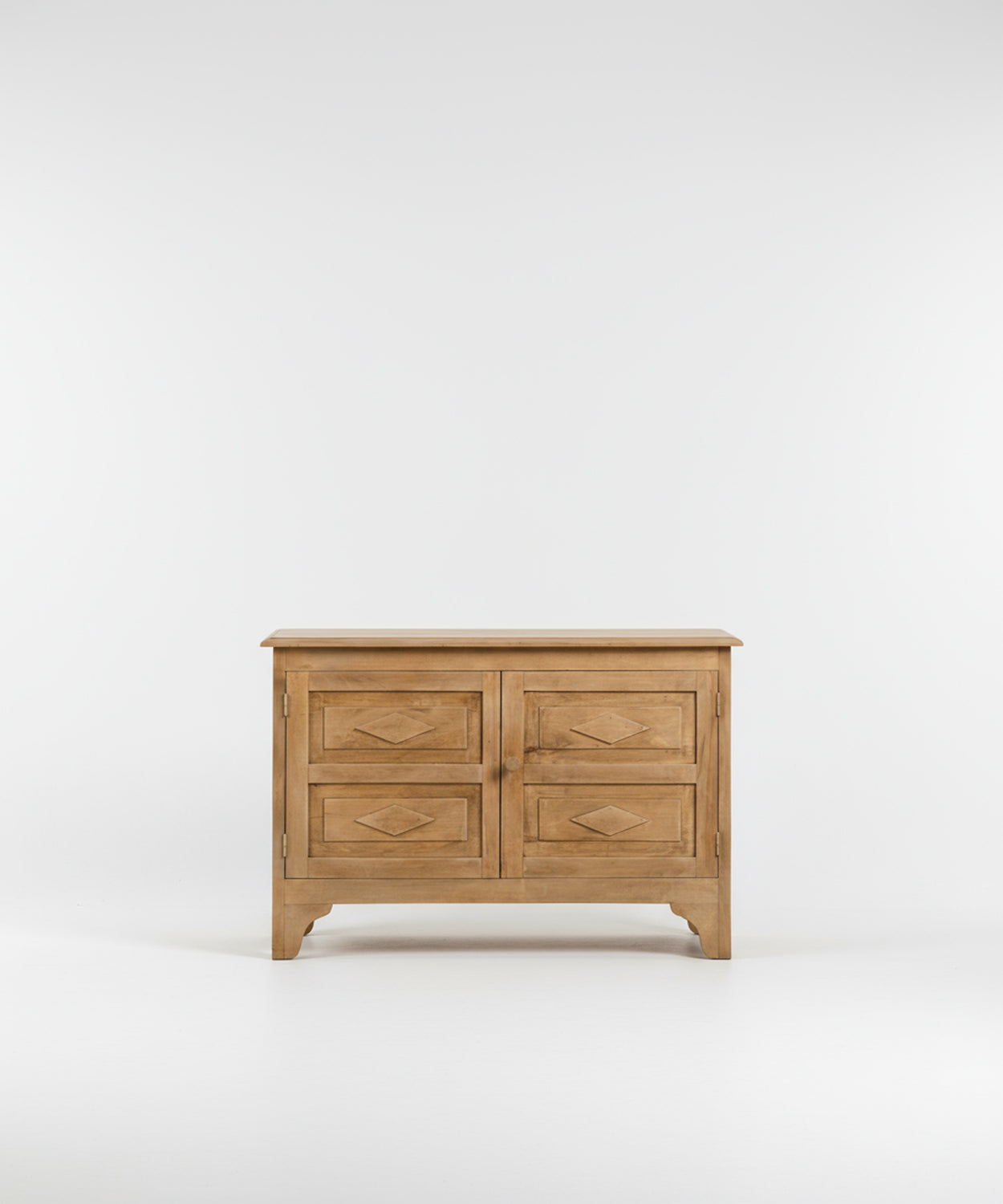 Aparador de madera de estilo rústico