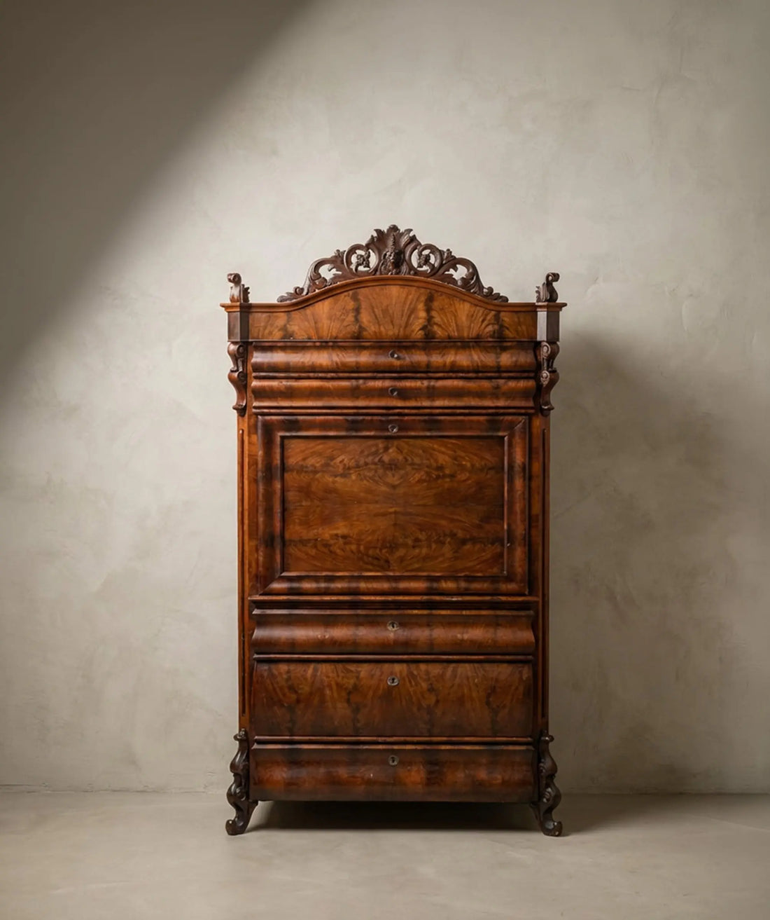 Secreter Abatant antiguo en Pluma de Nogal