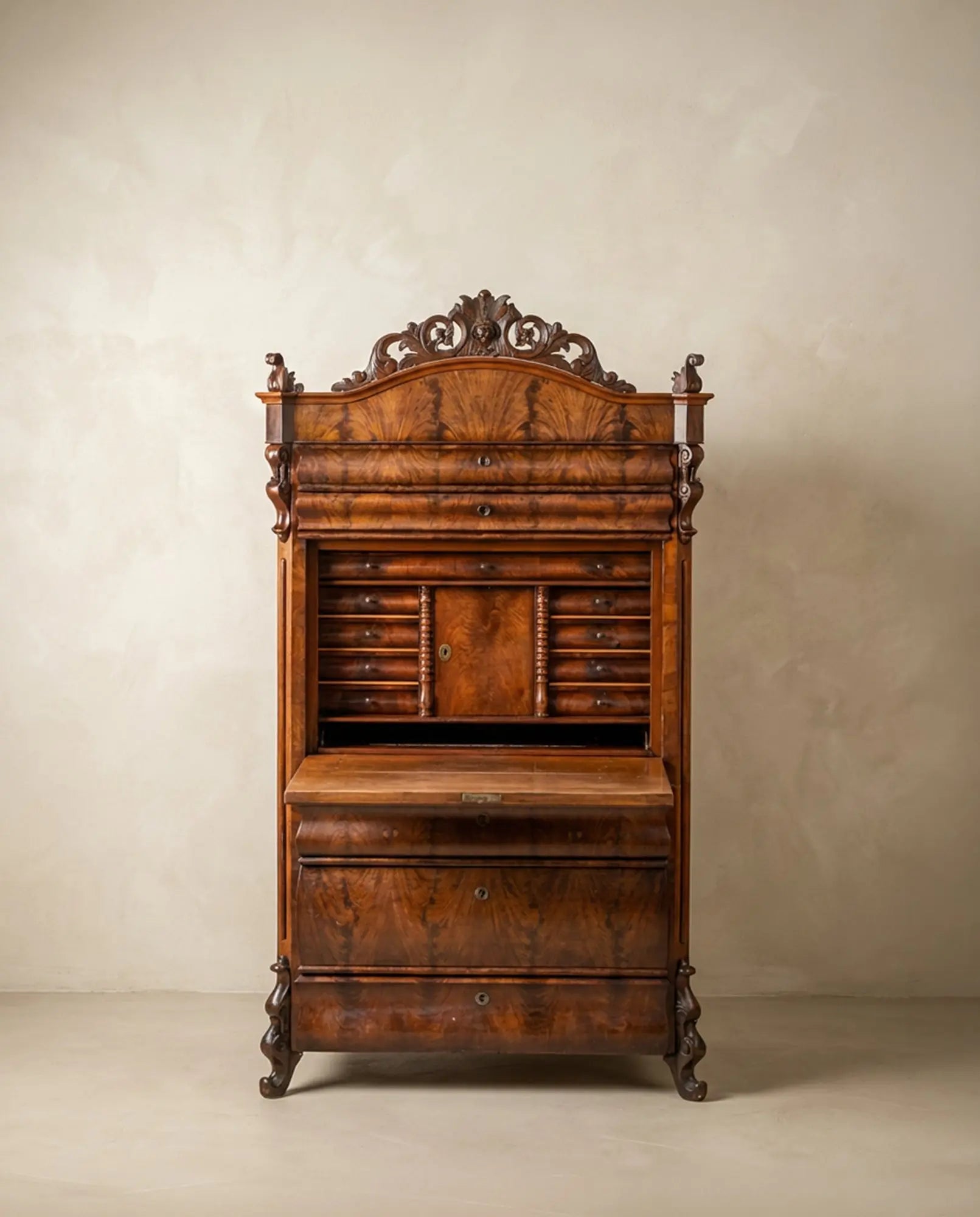 Secreter Abatant antiguo en Pluma de Nogal