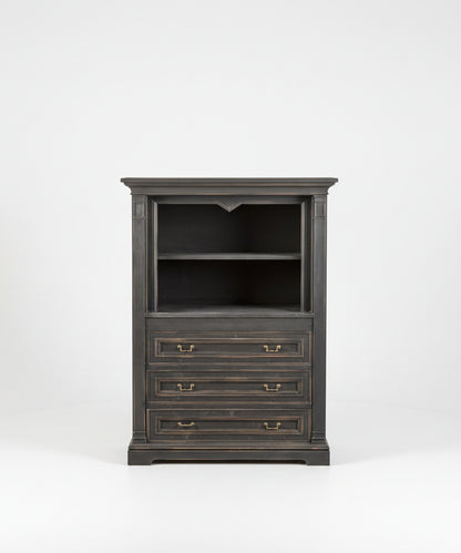 Detalle primer plano de los cajones negros con tiradores de latón y acabado envejecido