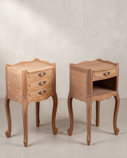 Pareja de Mesitas de Noche Vintage en Cerezo Lavado | Estilo Luis XV, Tres Cajones y Hueco, Mediados S. XX