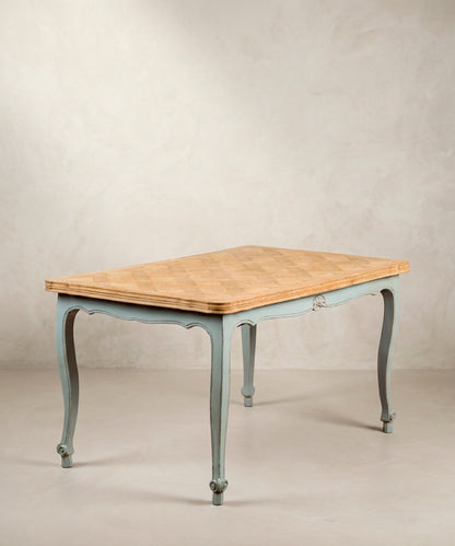 Mesa de comedor extensible Luis XV en roble vista en perspectiva — Antique Arte y Decoración