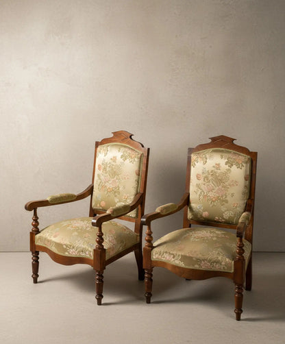 Pareja de sillones isabelinos en nogal finales S. XIX