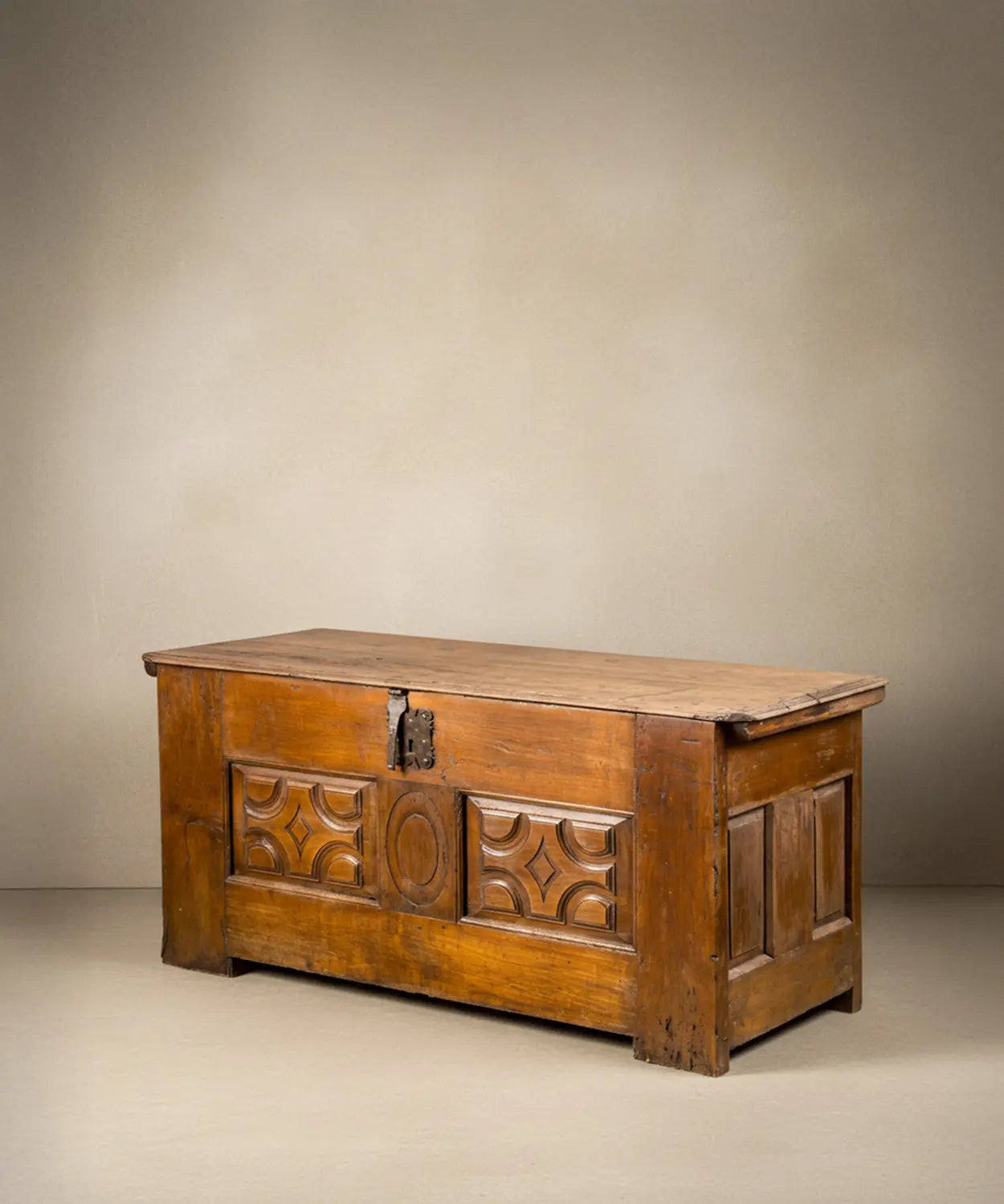Spanish chest from the 18th century, made of carved wood