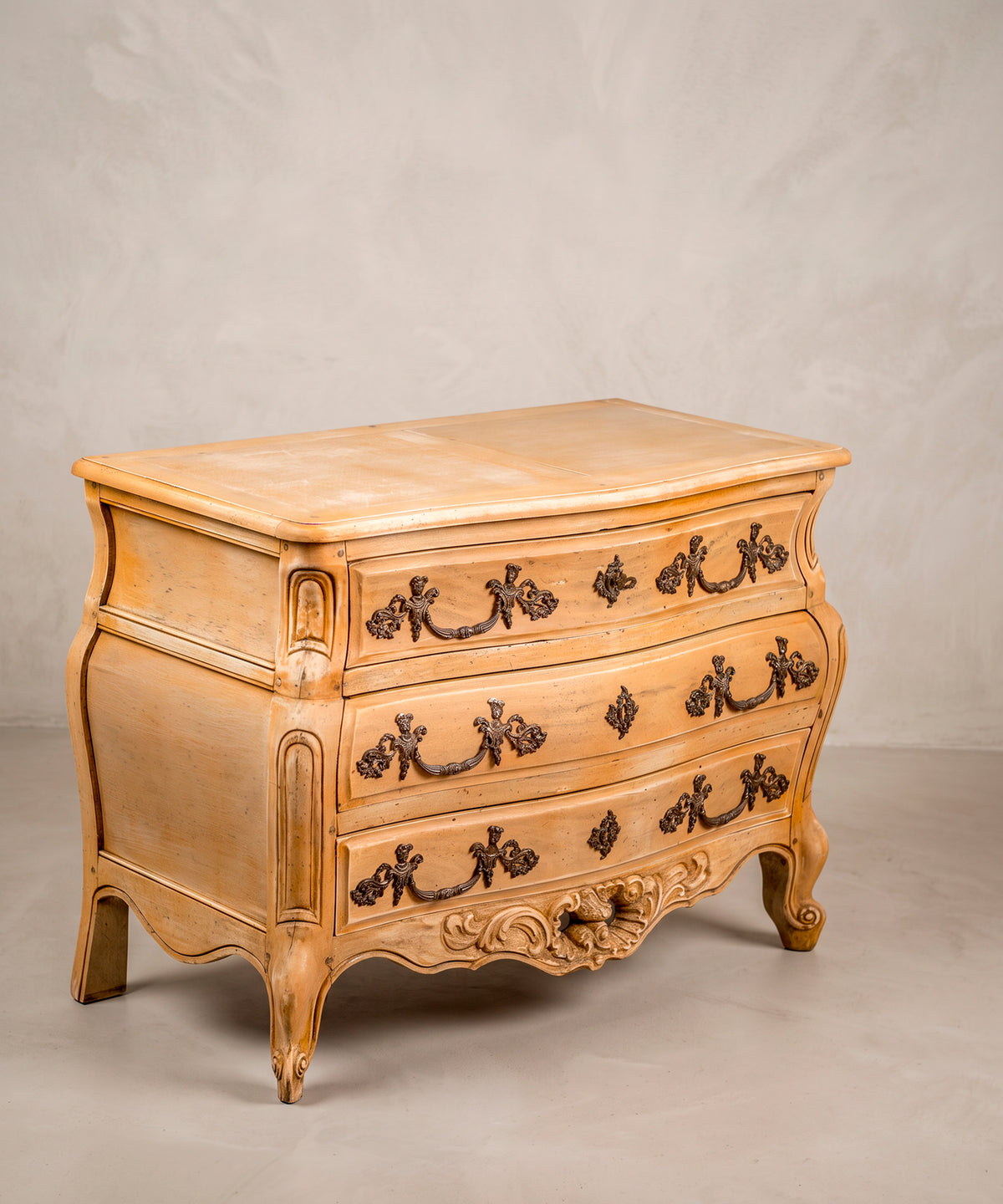 Cómoda vintage, vista lateral en ángulo — Antique Arte y Decoración
