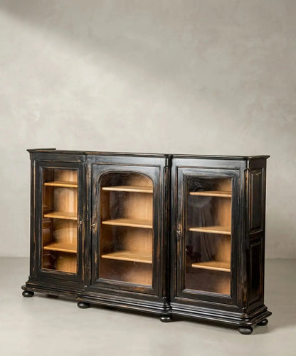 Vitrina expositor de madera en negro decapado Antique arte y decoracion