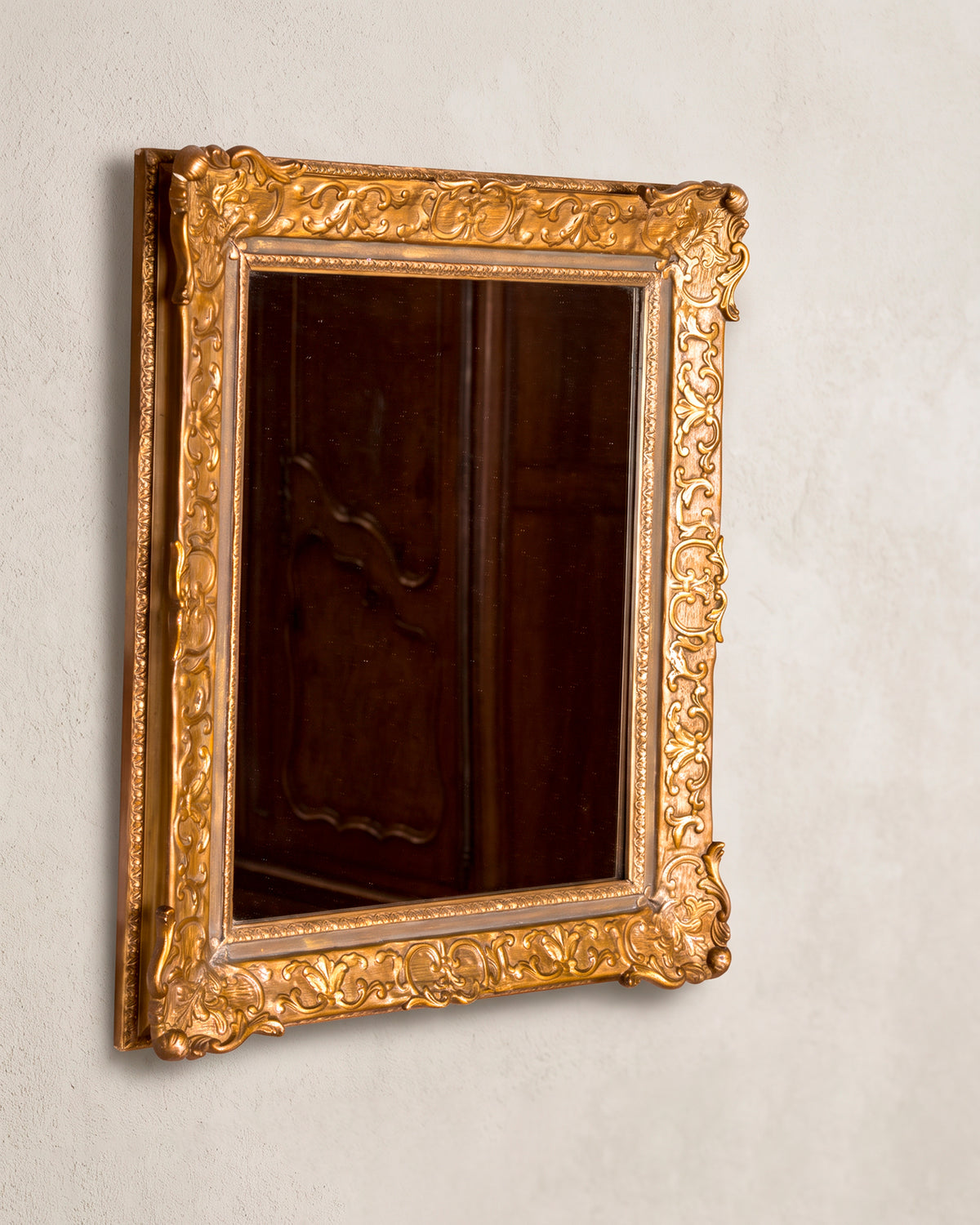 Espejo dorado estilo Luis XV vista lateral, perfil del marco de estuco — Antique Arte y Decoración