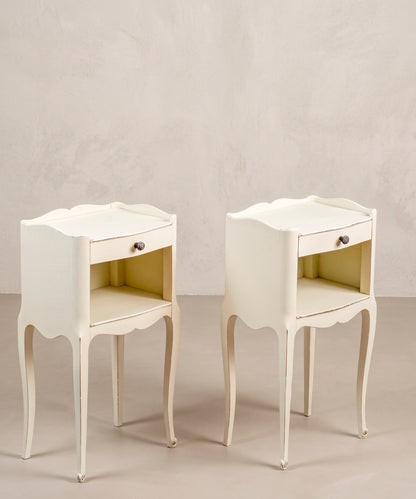 Pareja de Mesitas de Noche Vintage en Blanco Decapado | Estilo Luis XV.