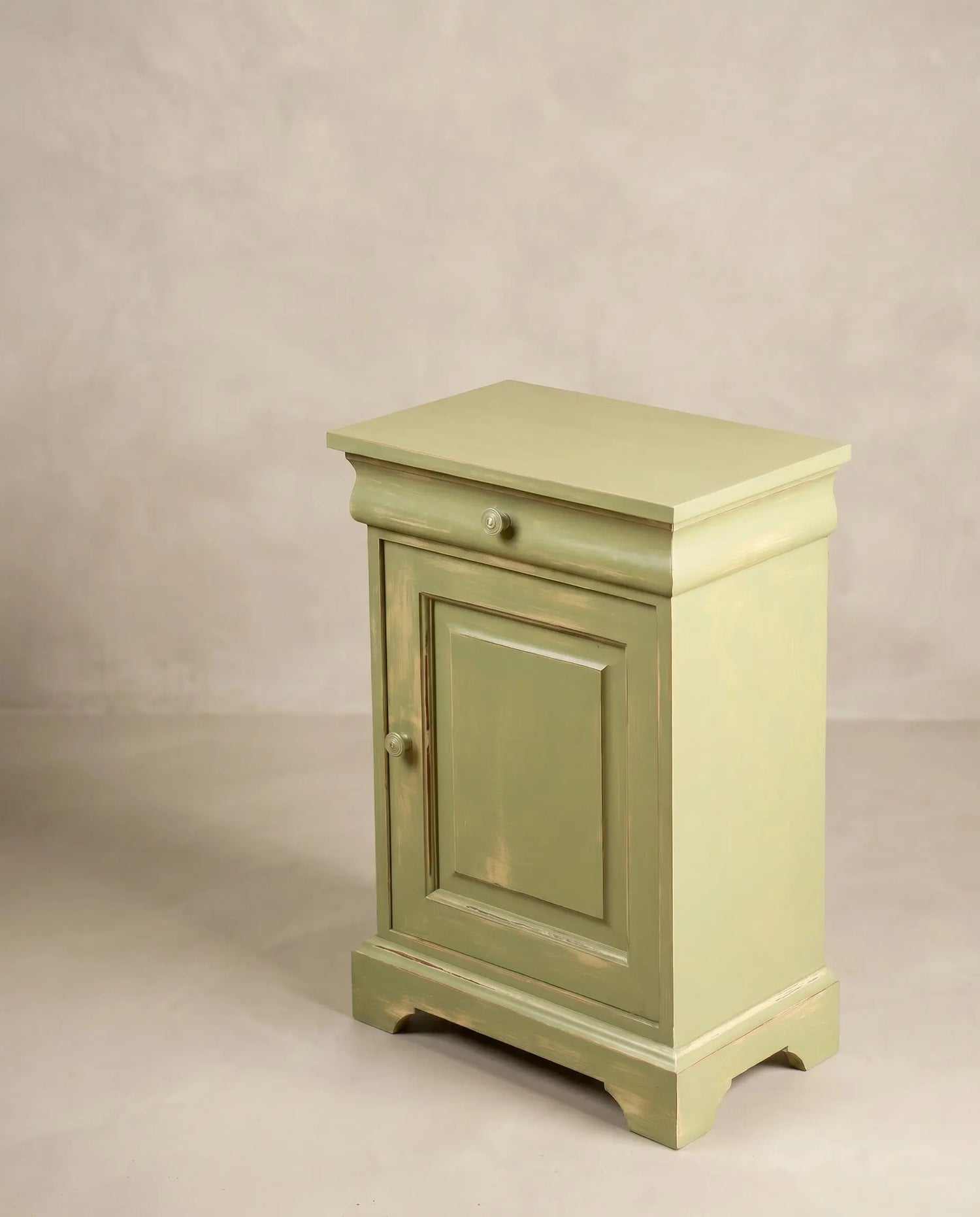 Mesita de Noche / Mueble auxiliar vintage en verde salvia decapé
