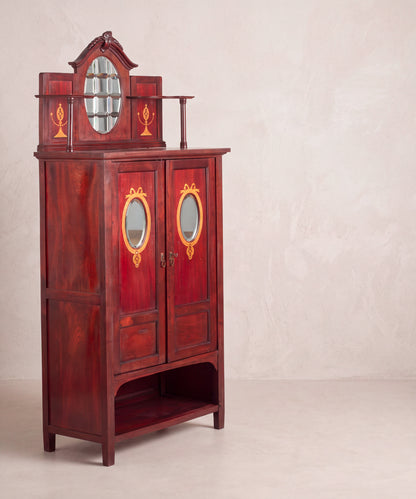 Mueble auxiliar eduardiano vista lateral izquierda con copete de baldas y columnas — Antique Arte y Decoración