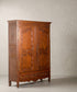 Armario antiguo francés vista lateral izquierda con bisagras largas de latón — Antique Arte y Decoración