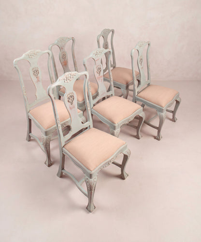 Vista superior seis sillas con asientos tapizados en rosa palo y patas de garra — Antique Arte y Decoración