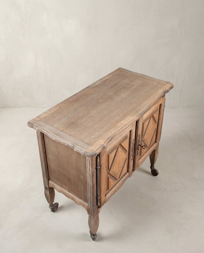 Vista superior mueble auxiliar de roble lavado con tapa de esquinas recortadas — Antique Arte y Decoración