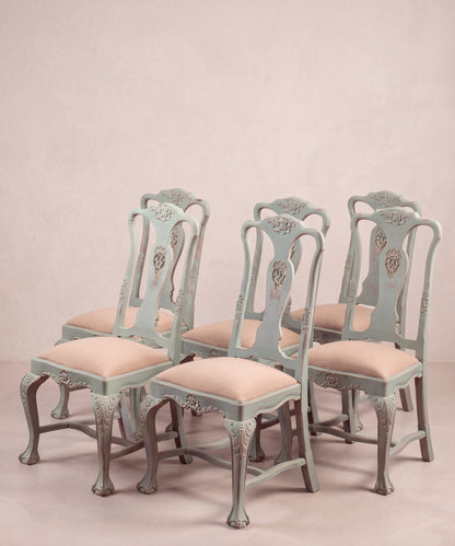 Seis sillas vintage españolas años 40-60 vista lateral, faldón con flor tallada — Antique Arte y Decoración