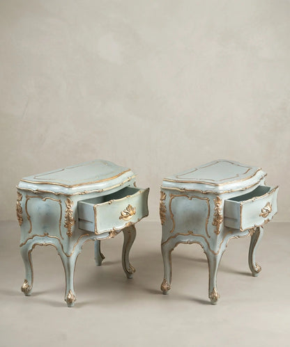 Mesitas venecianas vintage con cajón abierto y faldón tallado dorado — Antique Arte y Decoración