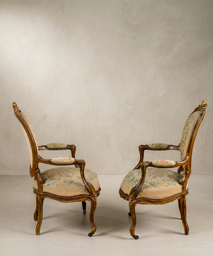 Pareja de Sillones Antiguos Tallados con Petit Point Original | Napoleón III