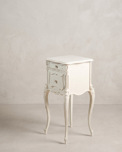 Mesa auxiliar vintage en blanco decapé vista tres cuartos con cajón, puerta y costado — Antique Arte y Decoración