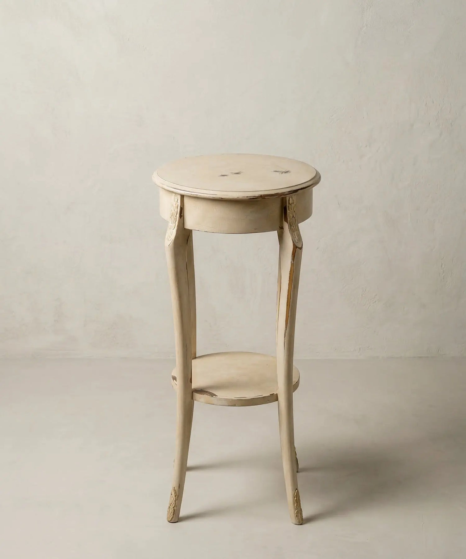Pedestal peana estilo francés en decapé beige