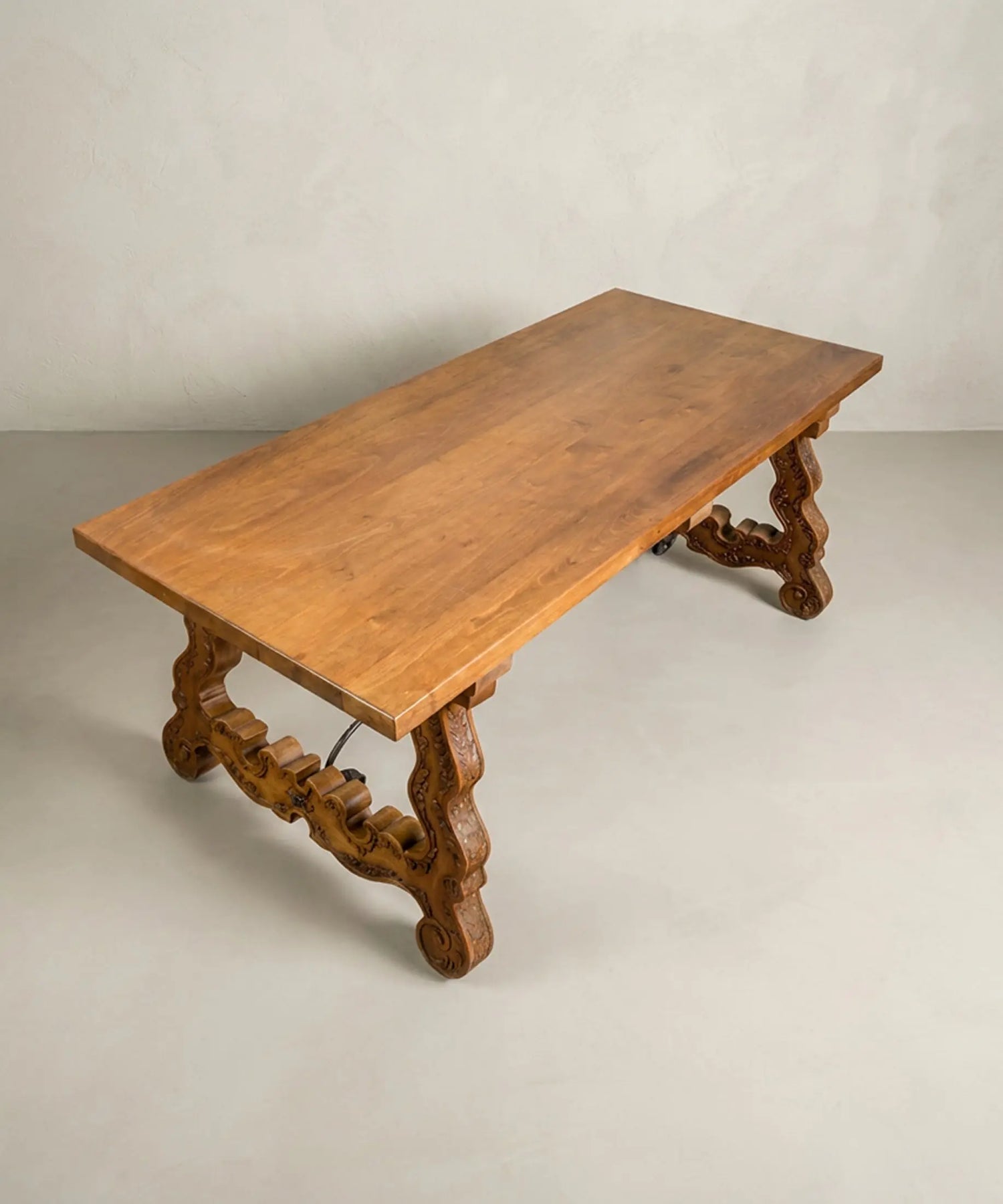 Mesa de Comedor Castellana de Lira con Herraje de Hierro Forjado