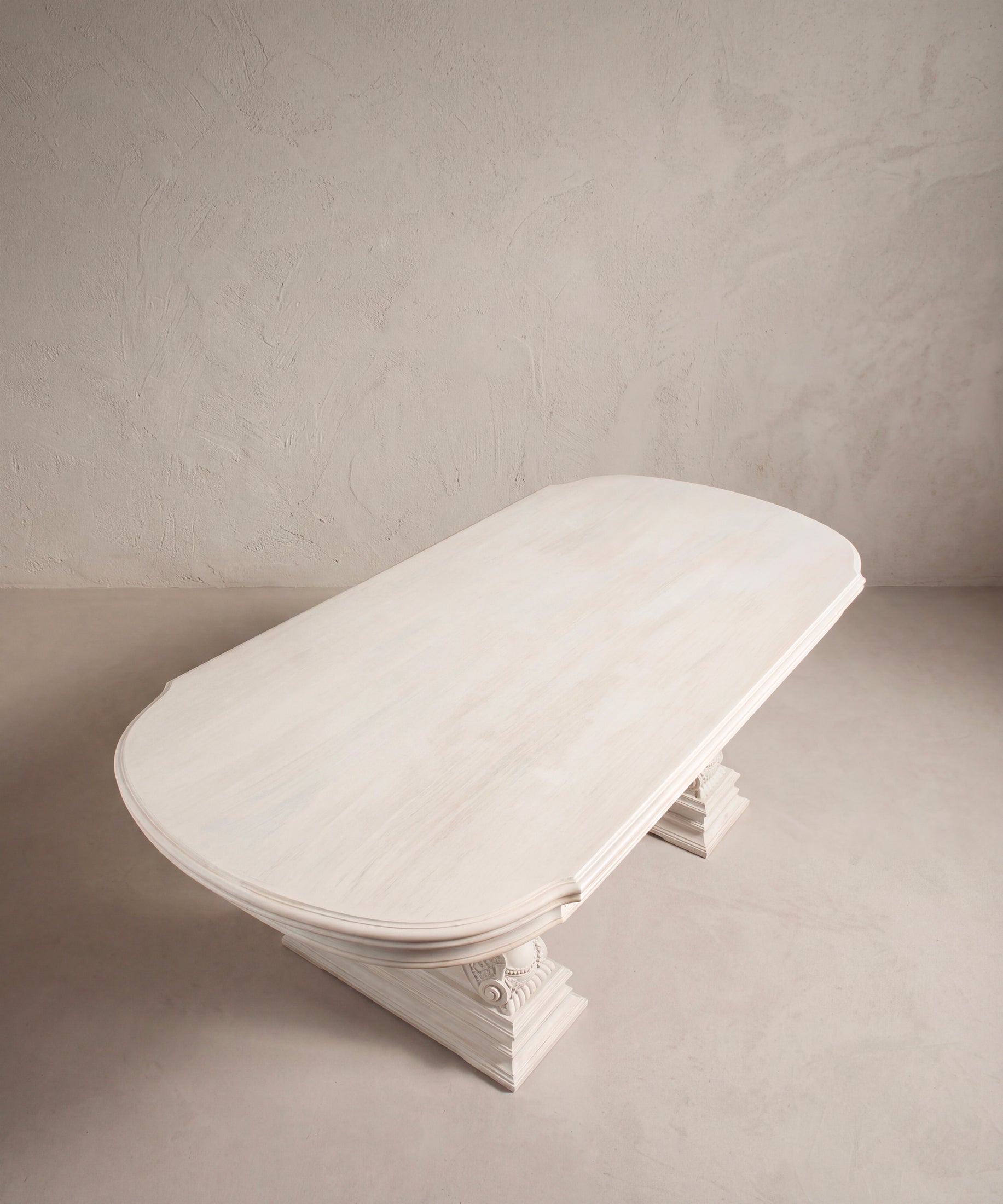 Mesa de Comedor Extensible con Cisnes Tallados | Estilo Imperio en Haya Maciza