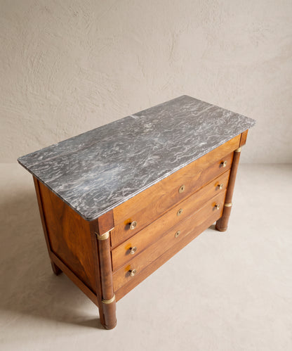 Vista superior cómoda Imperio con tablero de mármol gris veteado — Antique Arte y Decoración