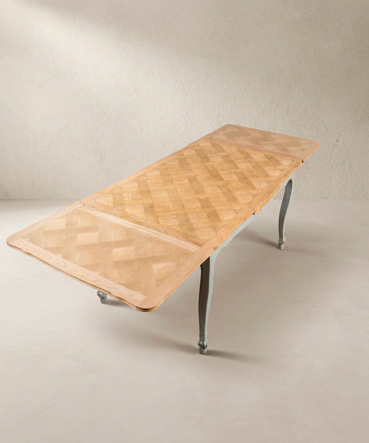 Vista superior mesa extensible abierta a 236 cm con parqué de roble — Antique Arte y Decoración