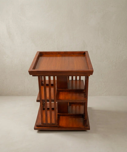 Detalle bandeja superior con galería perimetral en madera maciza — Antique Arte y Decoración