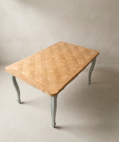 Vista superior mesa de comedor de roble con tapa de parqué en damero — Antique Arte y Decoración