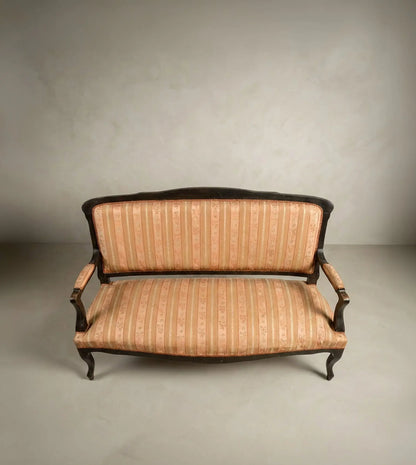 Sofá de dos plaza de estilo isabelino