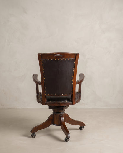 Sillón giratorio vintage vista trasera con respaldo en piel y empuñadura calada — Antique Arte y Decoración