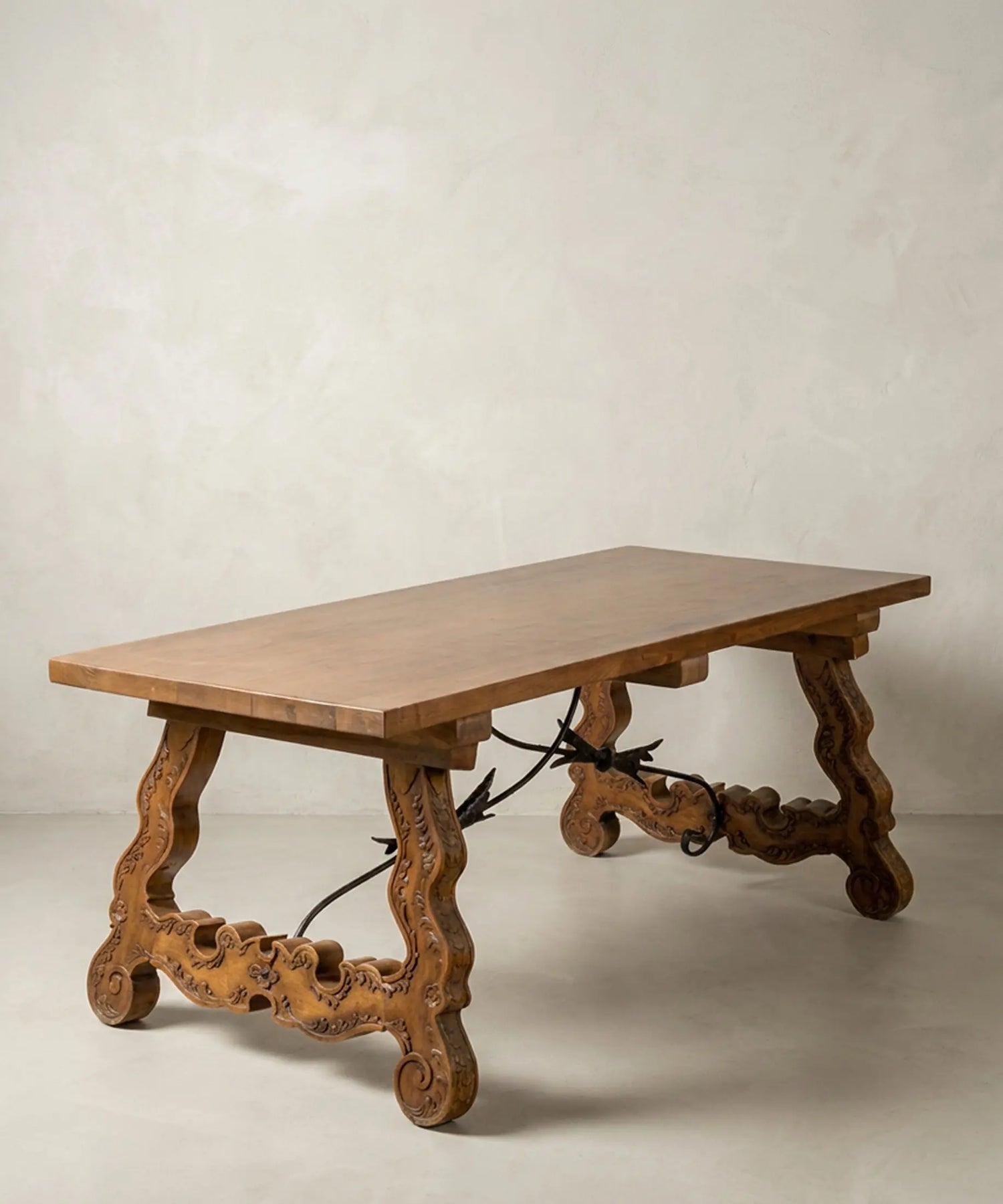 Mesa de Comedor Castellana de Lira con Herraje de Hierro Forjado