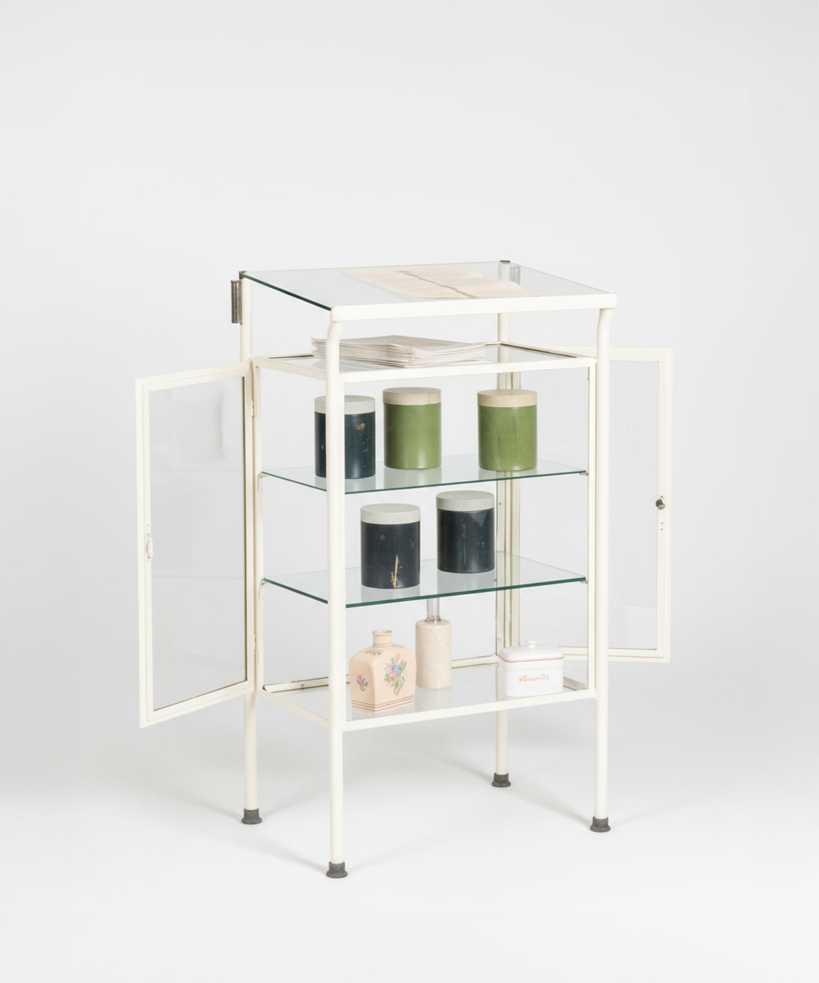 Vitrina vintage de médico 1943