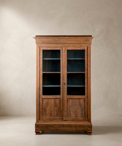 Vitrina Antigua de Caoba Flameada | Estilo Luis Felipe con Interior Azul