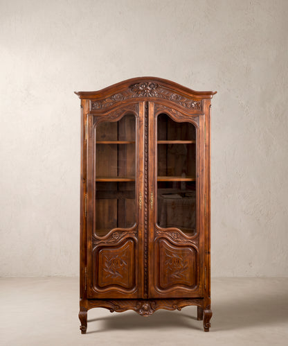 Vitrina vintage francesa de roble tallado estilo Luis XV vista frontal — Antique Arte y Decoración