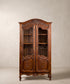 Vitrina vintage francesa de roble tallado estilo Luis XV vista frontal — Antique Arte y Decoración